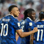 Mbappé a la caza de Messi: marcó un doblete y quedó a un gol de ser el máximo artillero de los mundiales